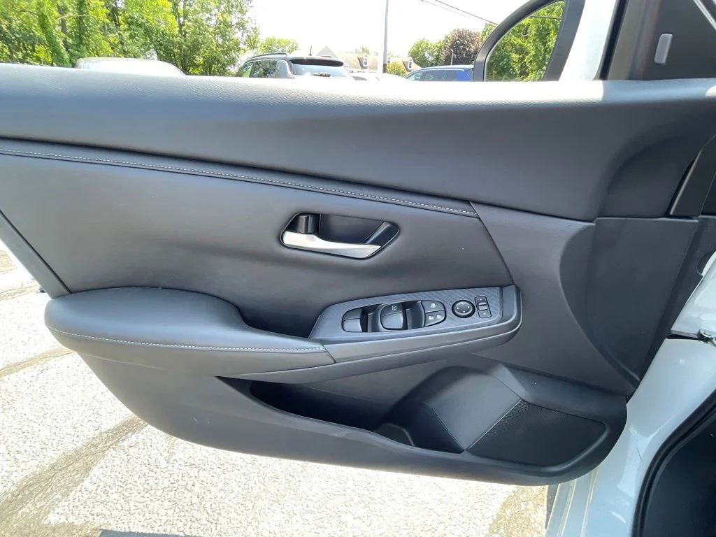 2025 Nissan Sentra SV - Photo 9