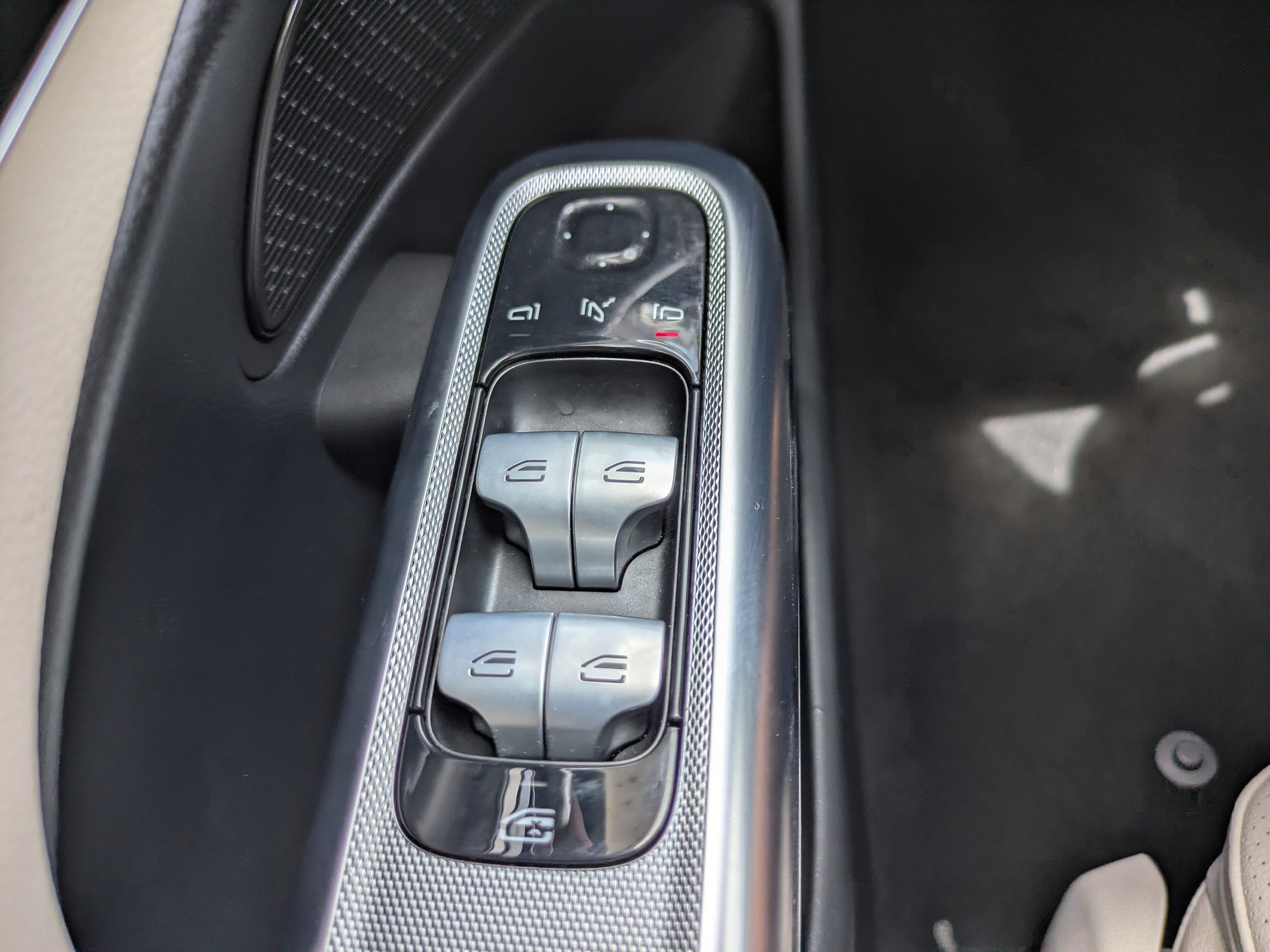 Used 2025 Obsidian Black Metallic Mercedes-Benz E 350 image 28