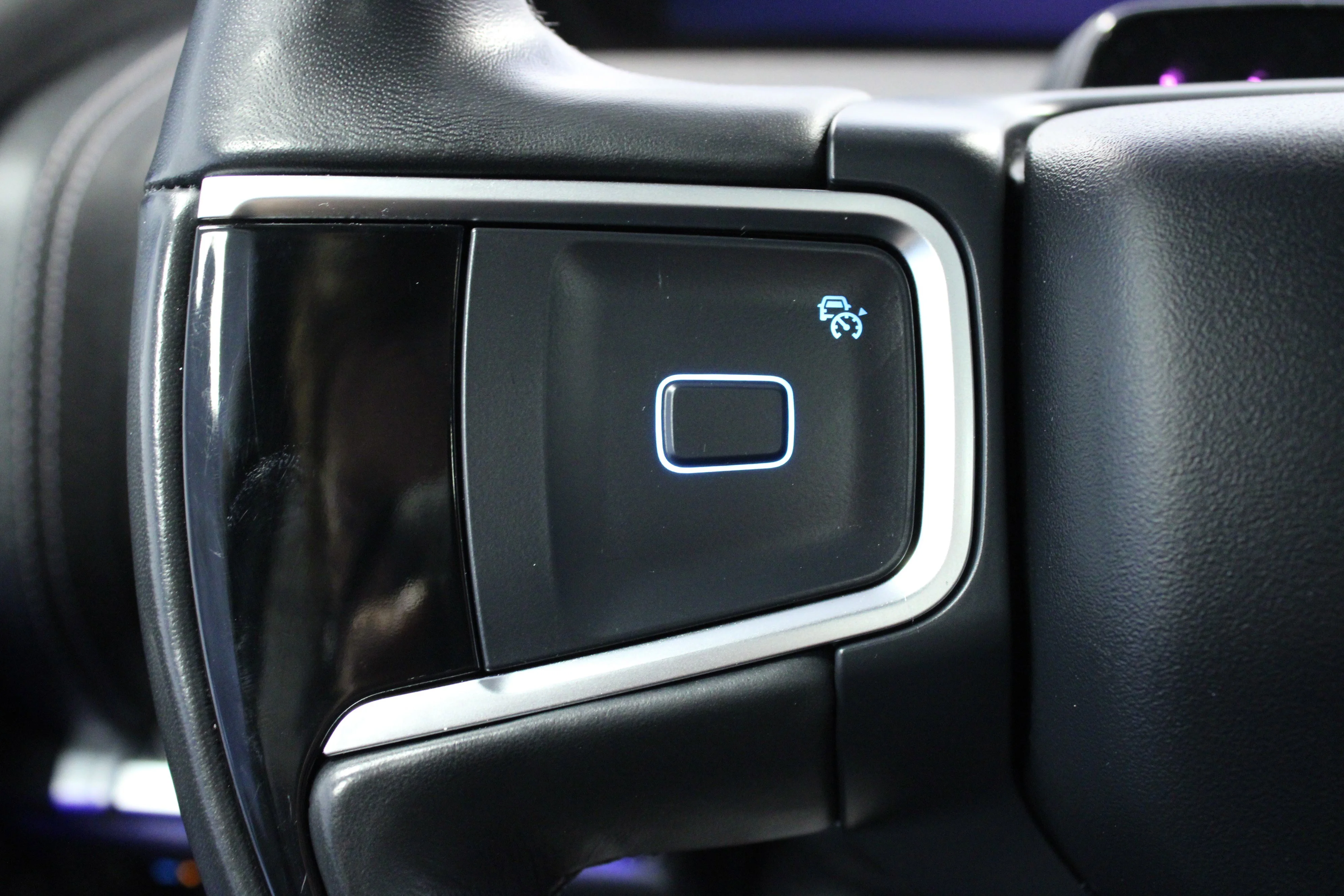 Used 2025 Black Metallic Ford Platinum image 21