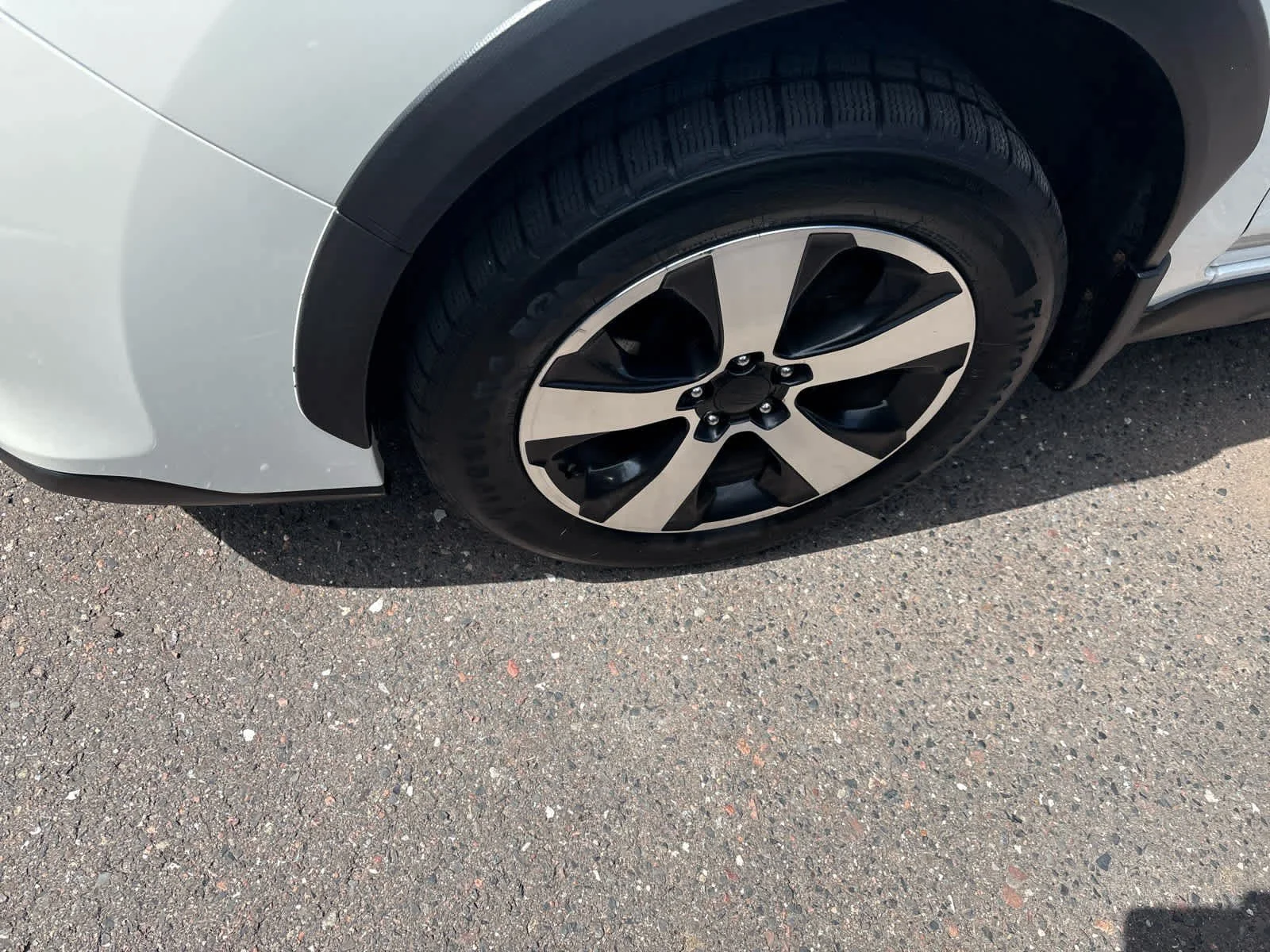 Used 2014 Satin White Pearl Subaru Touring image 2
