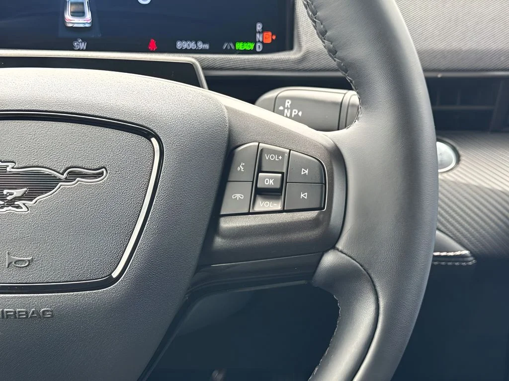 Used 2025 White Ford Select image 17