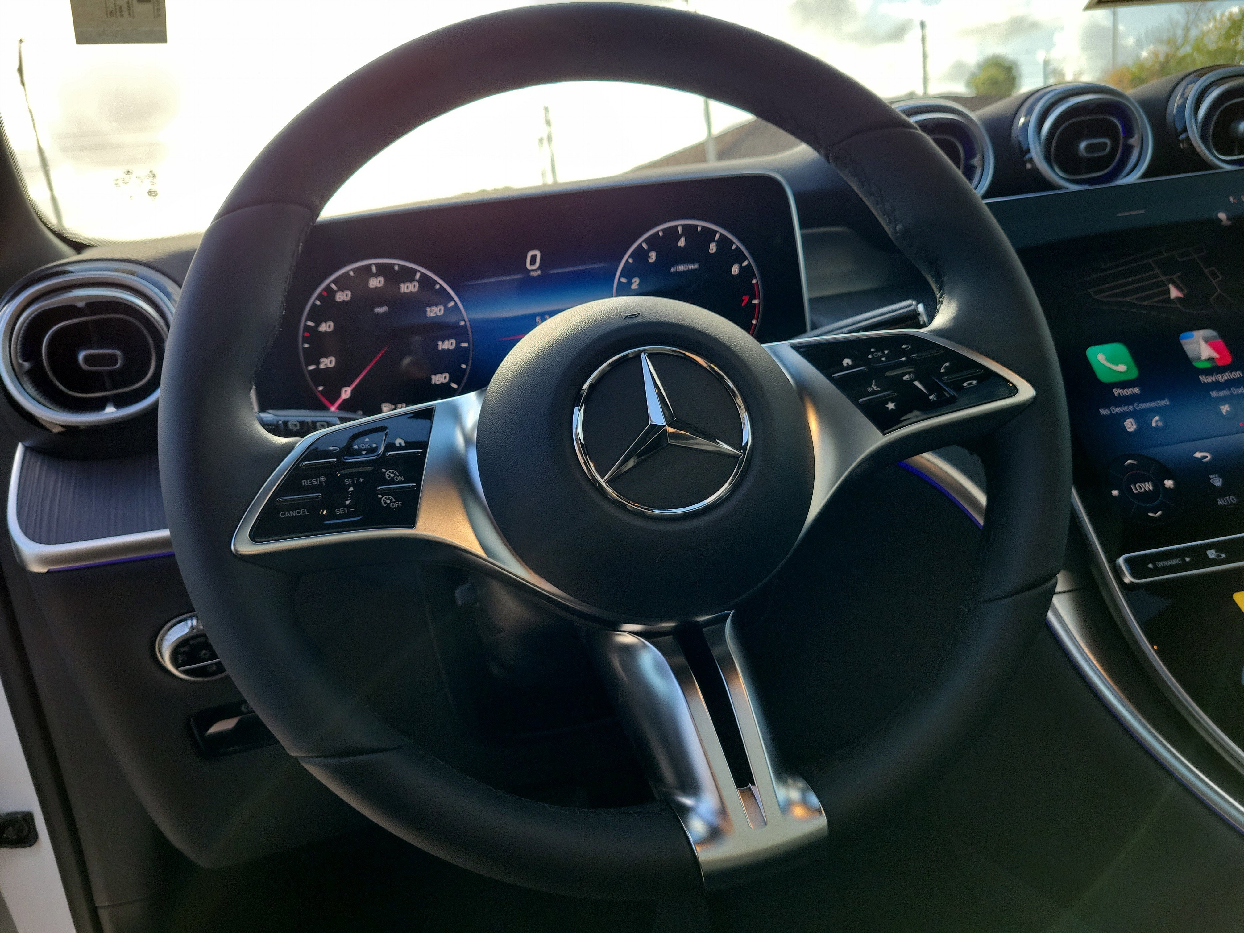 New 2026 Polar White Mercedes-Benz GLC 300 image 25