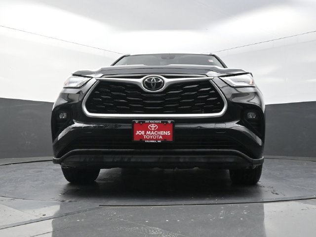 Used 2021 Black Toyota XLE image 33