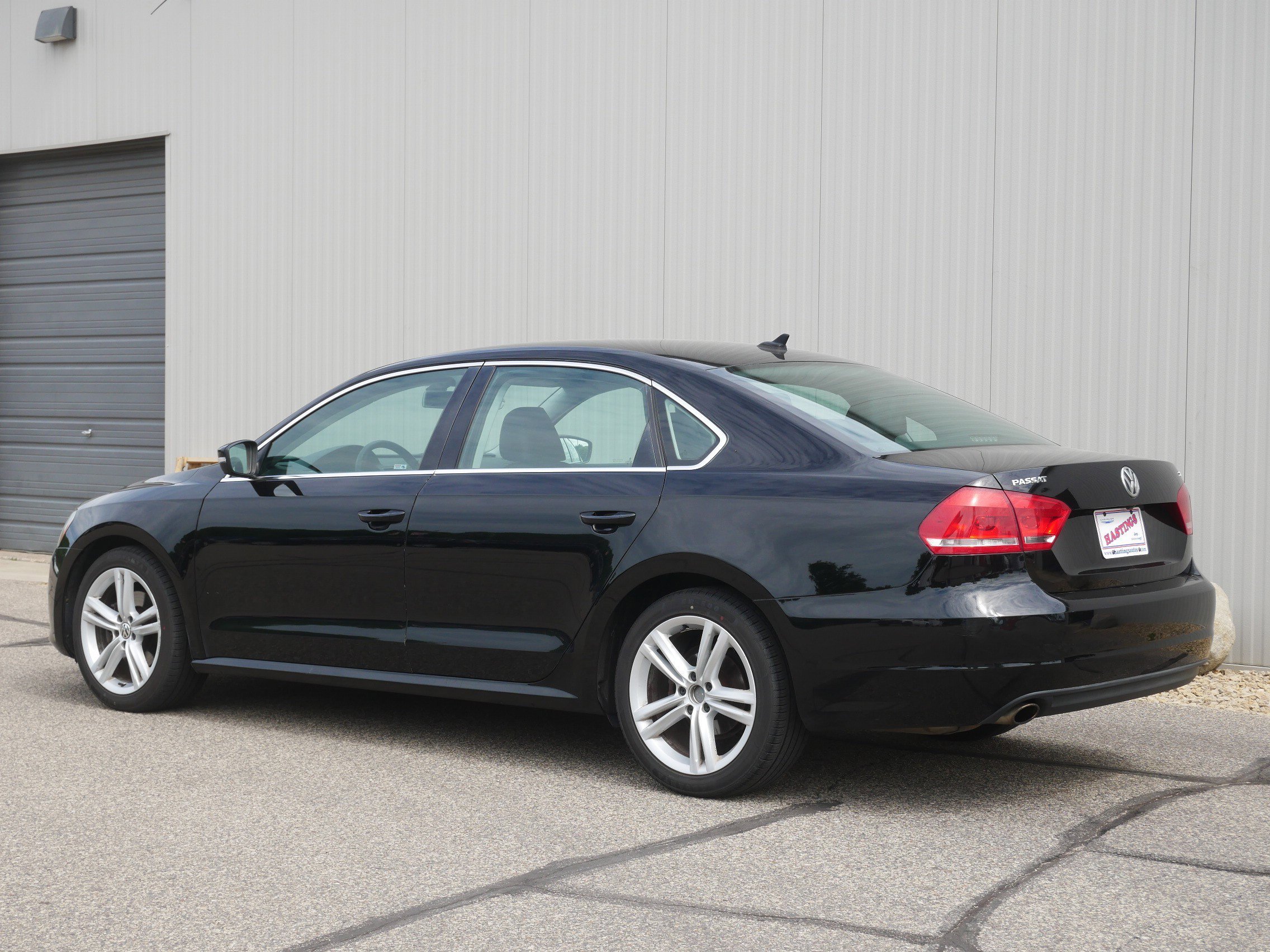 Used 2014 Black Volkswagen SE w/Snrf/Nav image 3