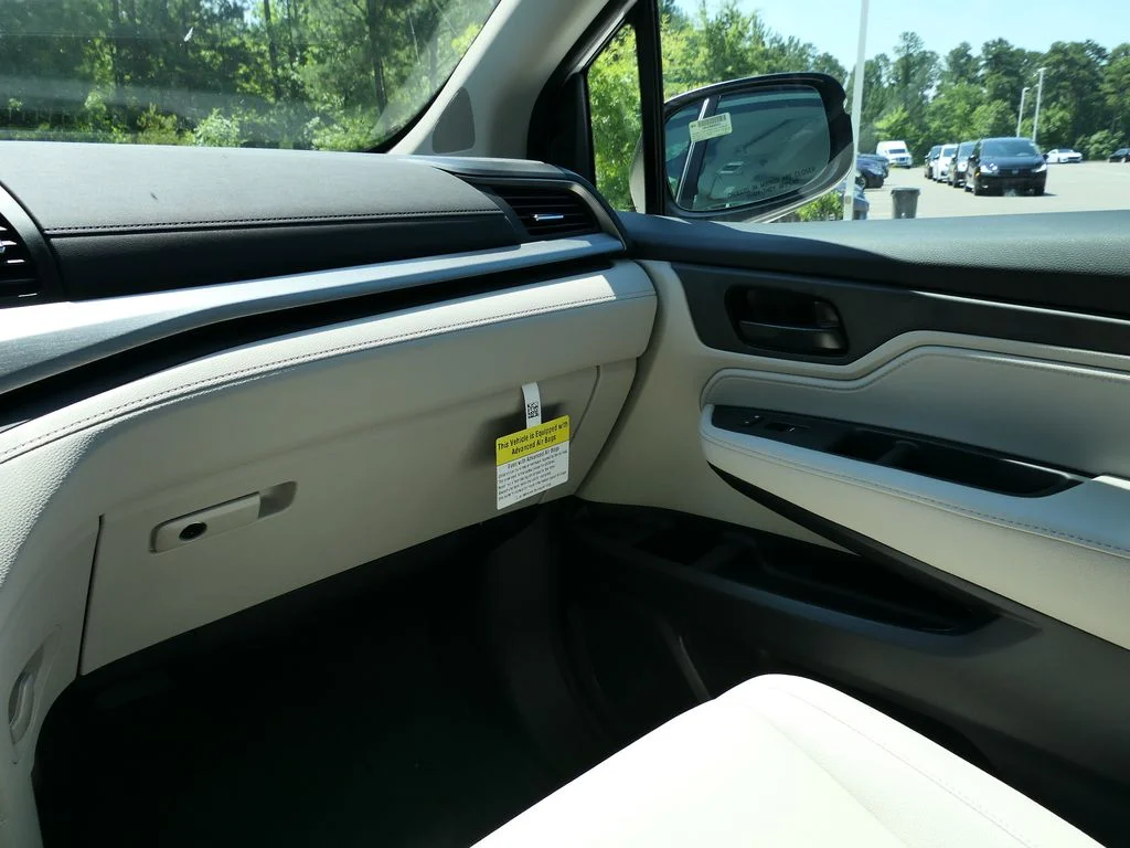 New 2026 Platinum White Pearl Honda EX-L image 18