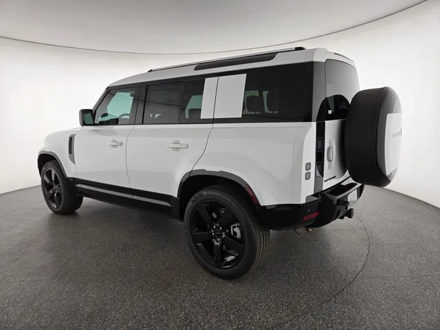 New 2026 Fuji White Land Rover X-Dynamic SE image 16