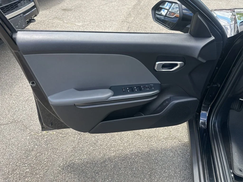 Used 2025 Black Kia LXS image 8