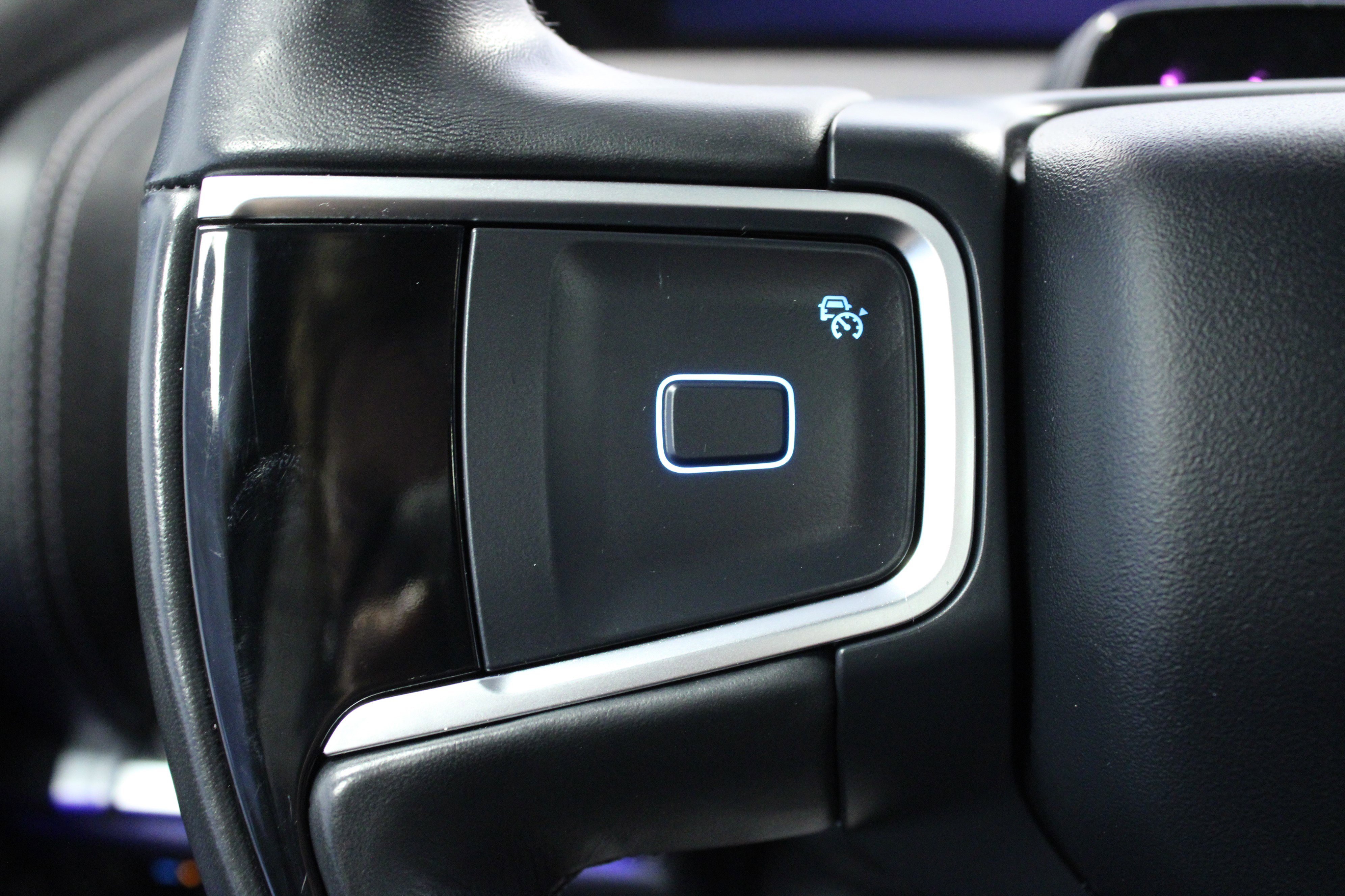 Used 2025 Black Metallic Ford Platinum image 21