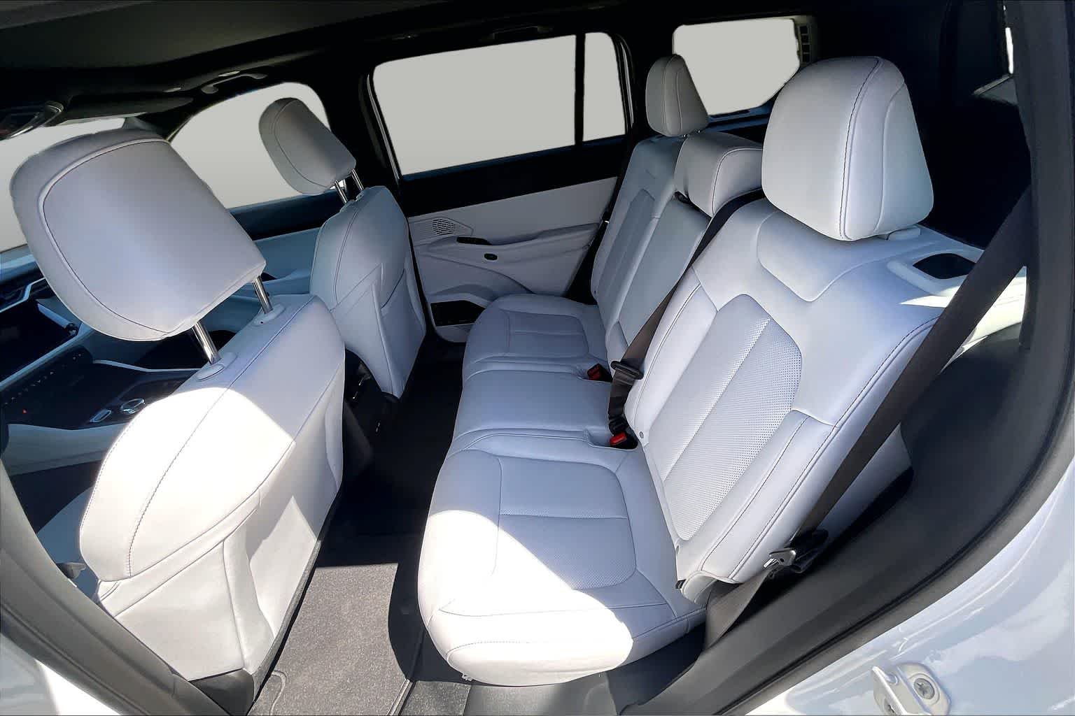 New 2026 Bright White Clear-Coat Exterior Paint Jeep Limited image 21