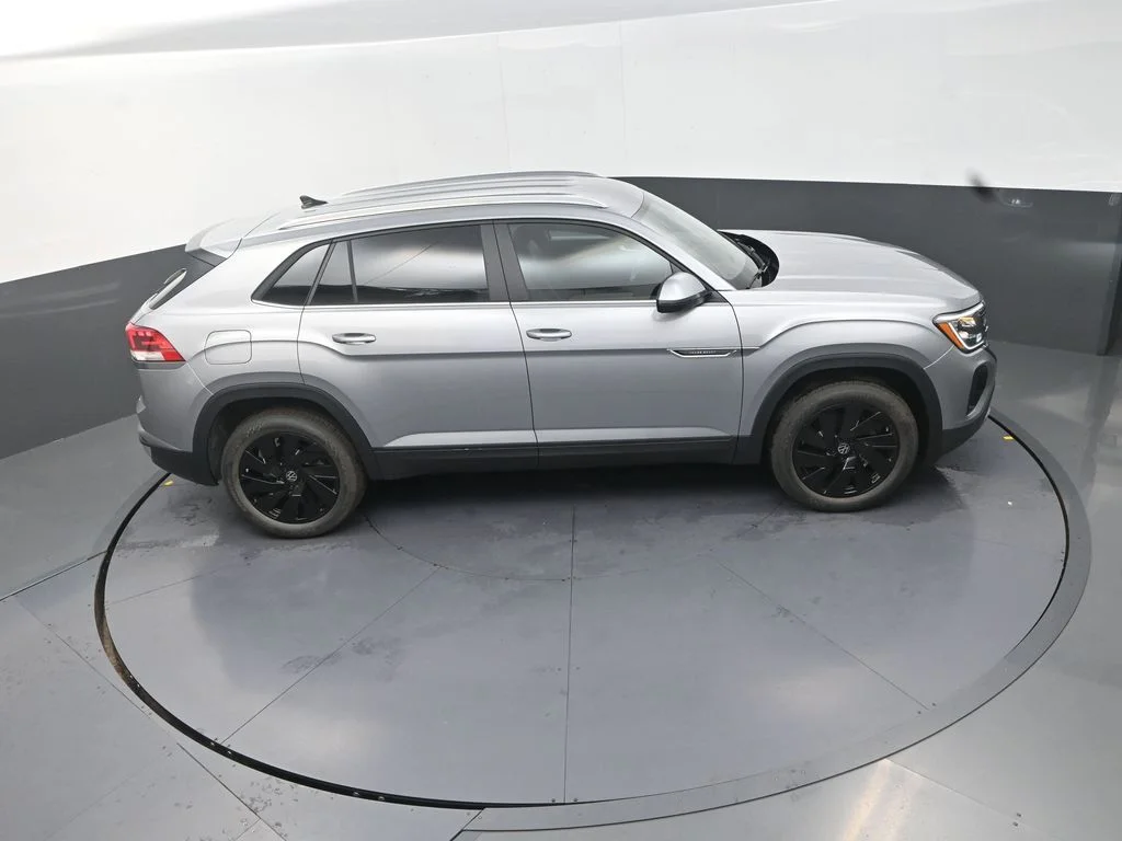 New 2026 Silver Volkswagen 2.0T SE w/Technology image 21