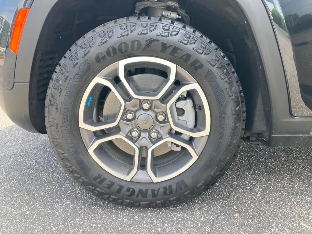 New 2024 Midnight Sky Exterior Paint Jeep Trailhawk 4xe image 28