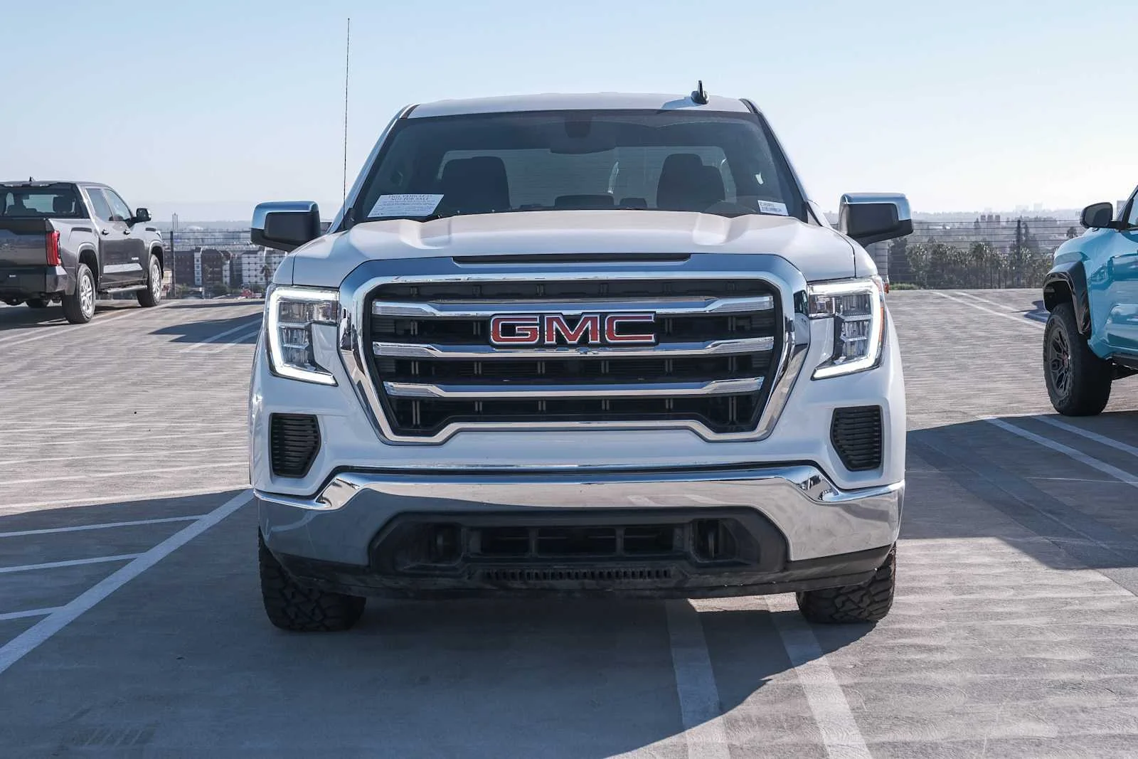 Used 2022 Summit White GMC SLE image 2