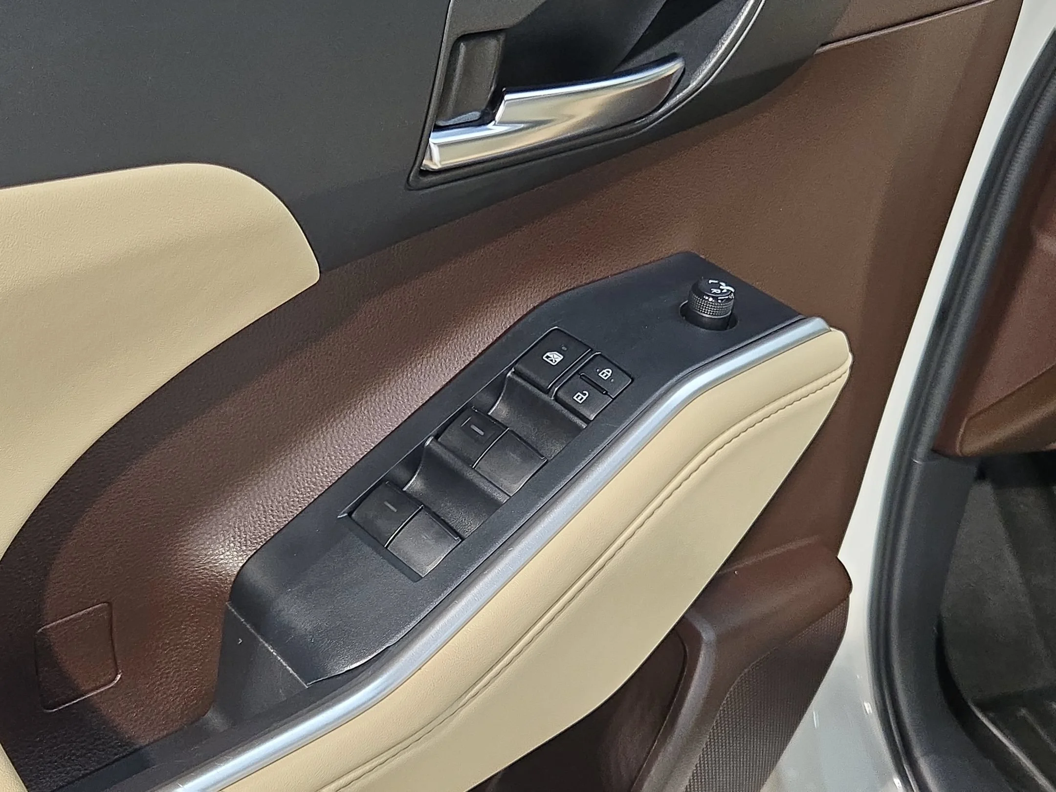 Used 2022 Wind Chill Pearl Toyota XLE image 21