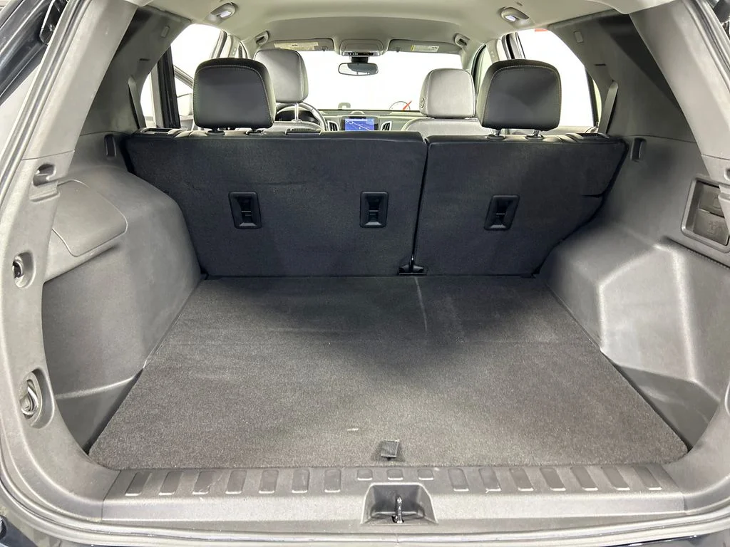 Used 2022 Gray Chevrolet Premier image 20