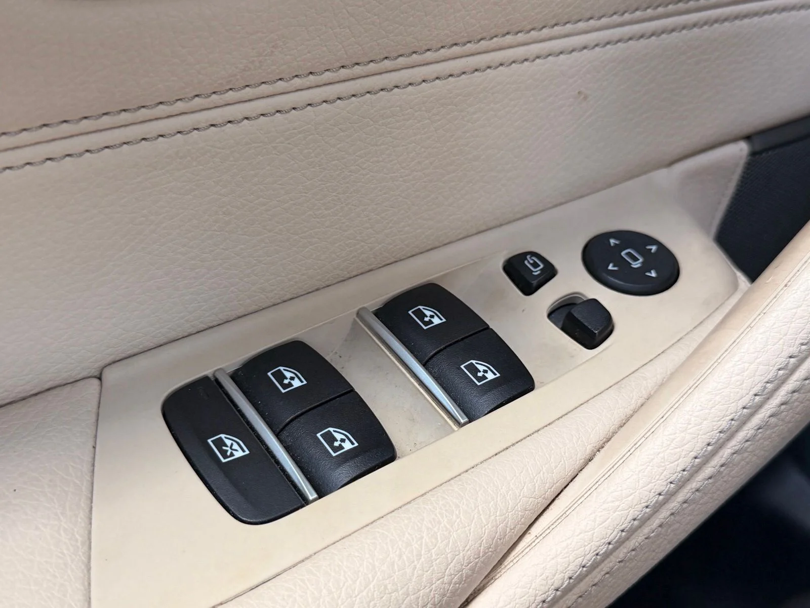 Used 2020 Mineral White Metallic BMW 540i image 22