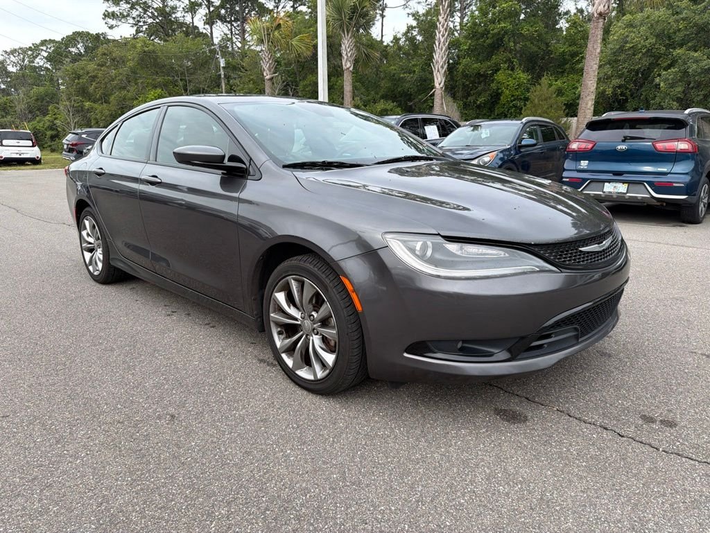 2015 Chrysler 200 S's photo