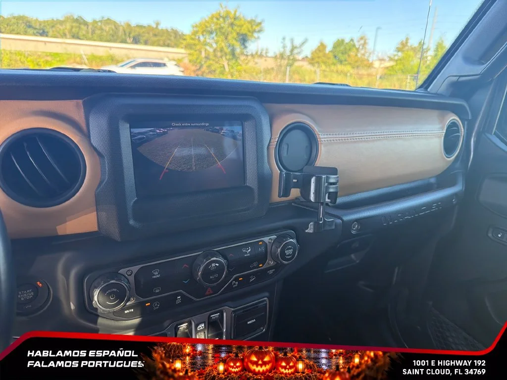 Used 2018  Jeep Sport S image 22