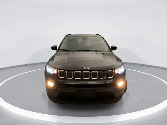 Used 2022 Gray Jeep Latitude Lux image 9
