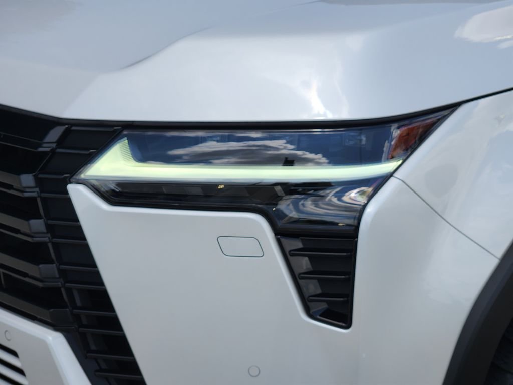 Used 2024 White Pearl Lexus 550 Overtrail image 9