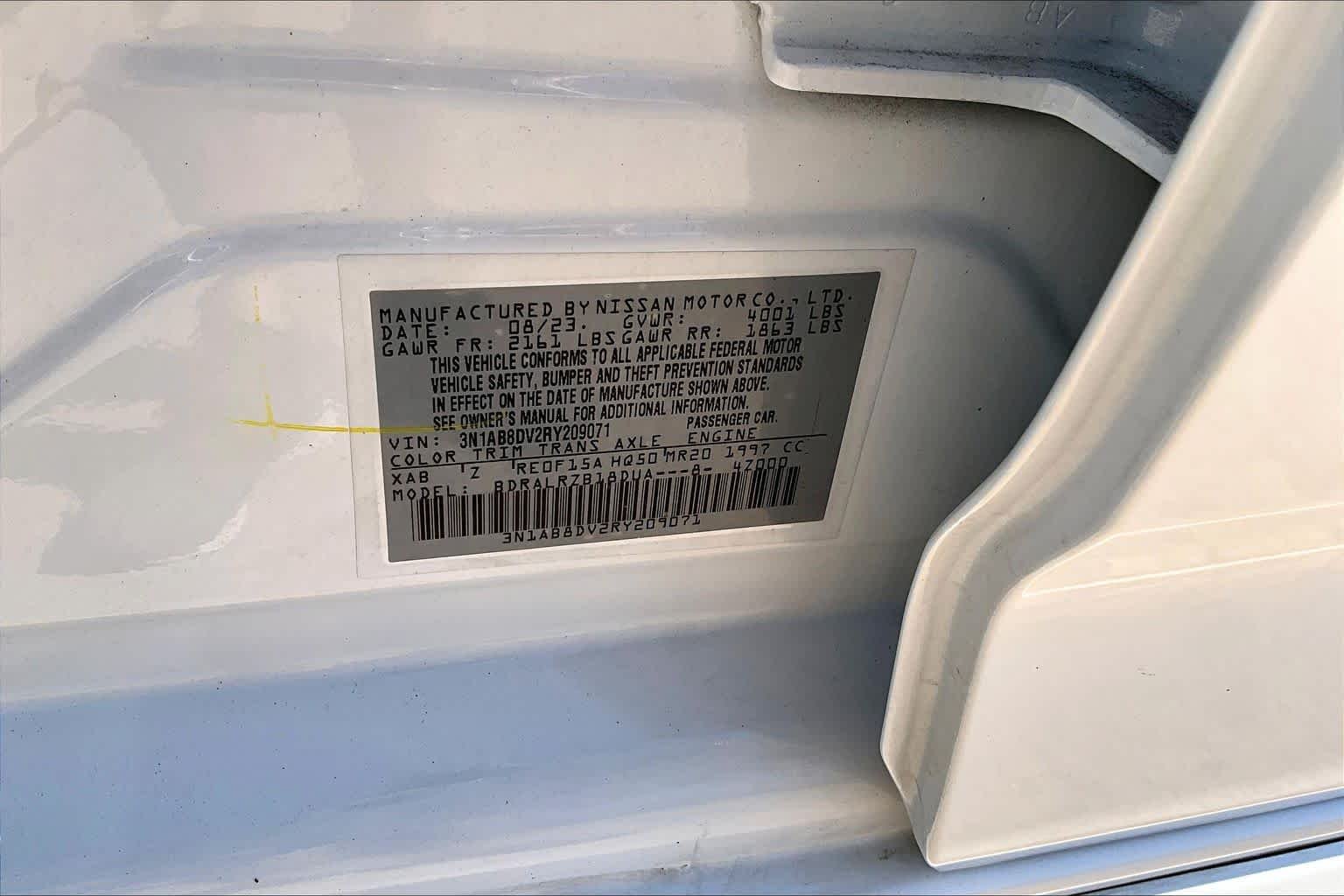 Used 2024 Aspen White Tricoat/Super Black Nissan SR image 26