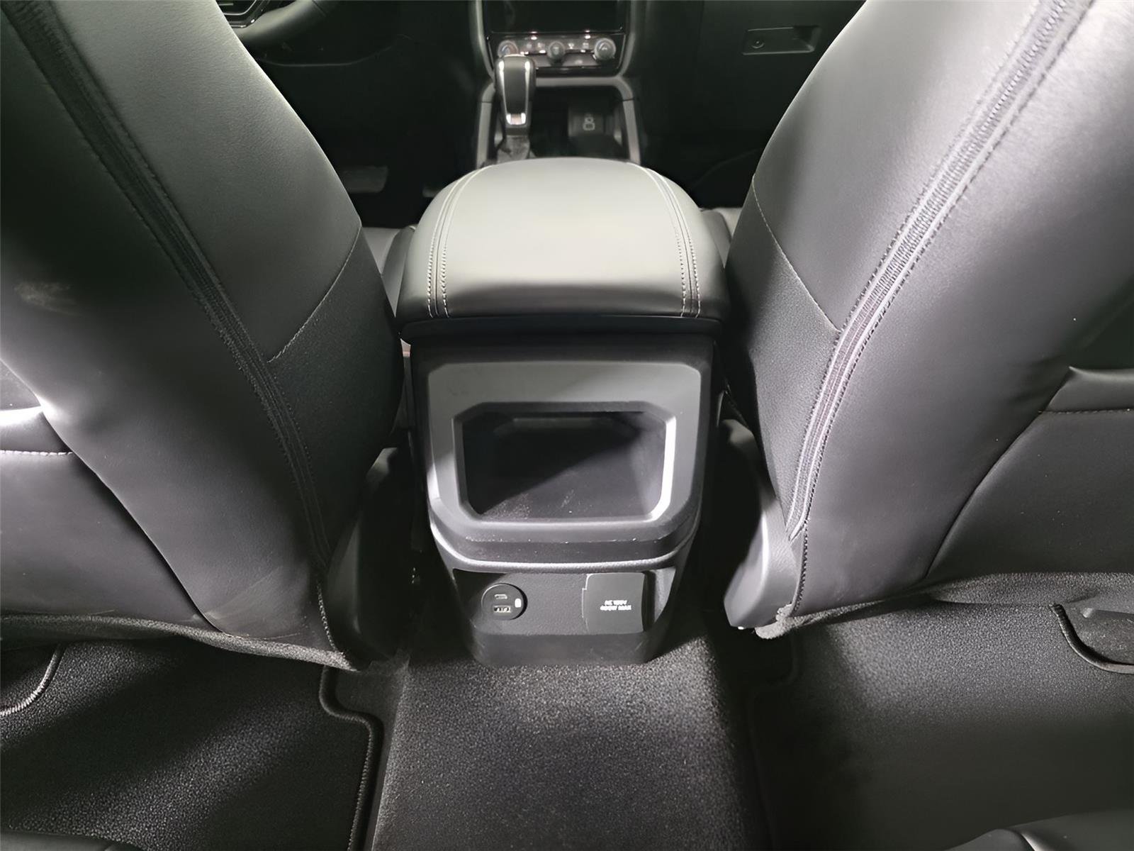 Used 2025 Oxford White Ford LARIAT image 18
