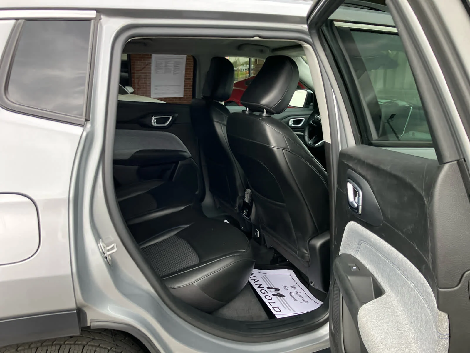 Used 2022 Billet Silver Clearcoat Metallic Jeep Latitude image 20