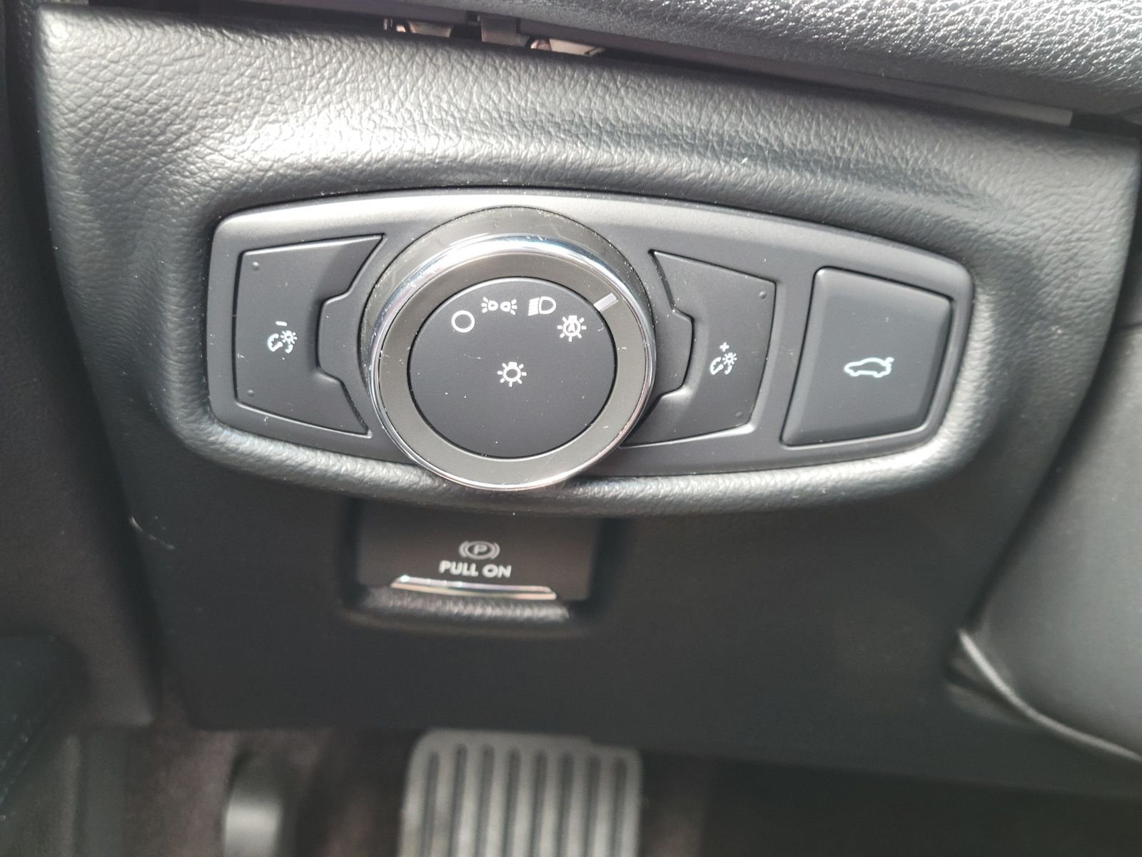 Used 2017 Black Lincoln Reserve image 16