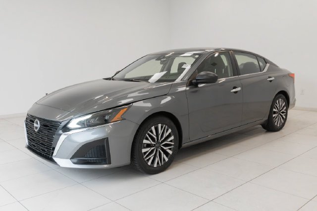 Used 2024 Gray Nissan 2.5 SV image 16