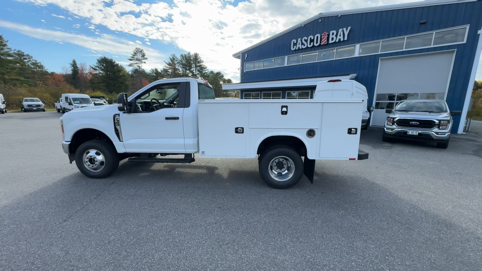 New 2026 Oxford White Ford F-350® XL image 17