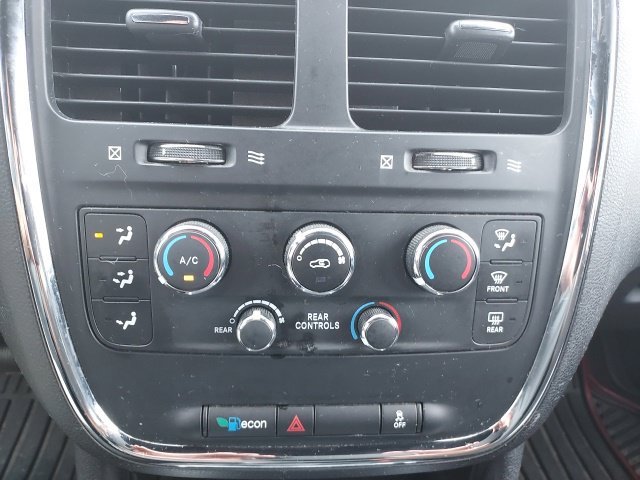 Used 2015 Silver Dodge SXT image 13