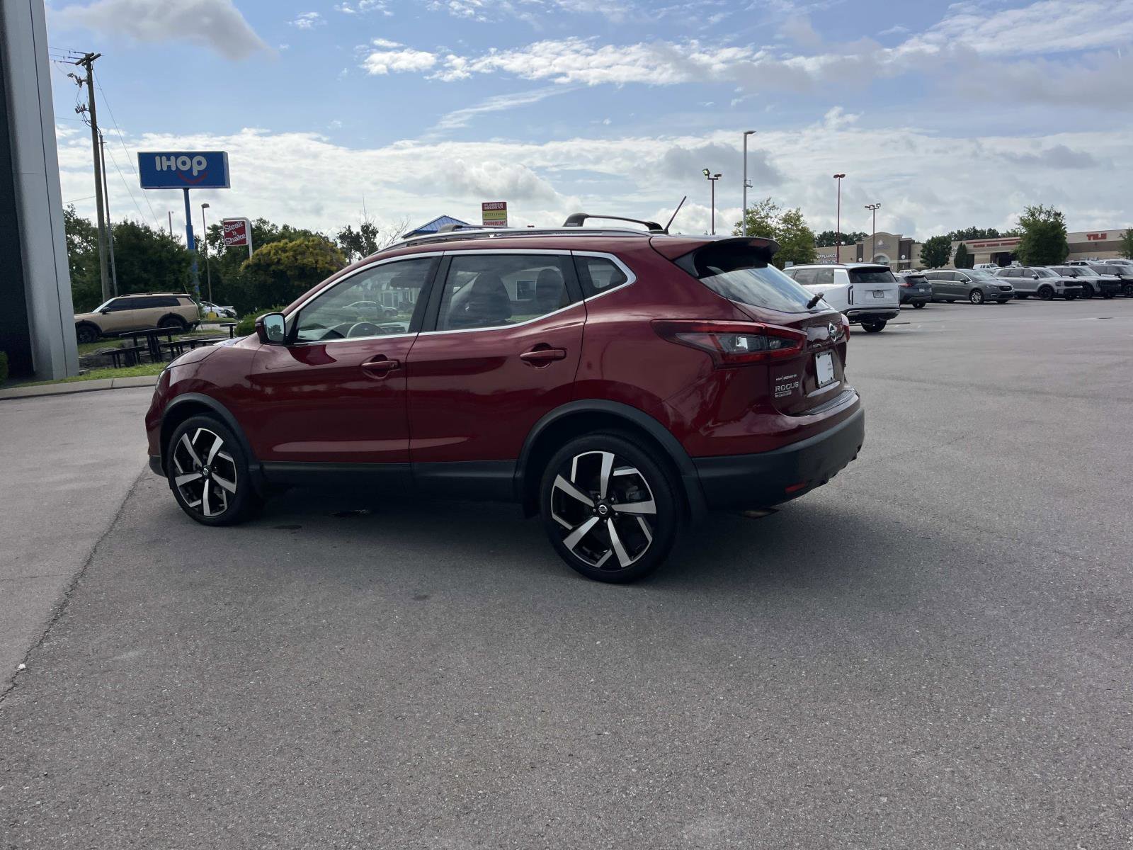 Used 2021 Scarlet Ember Tintcoat Nissan SL image 6