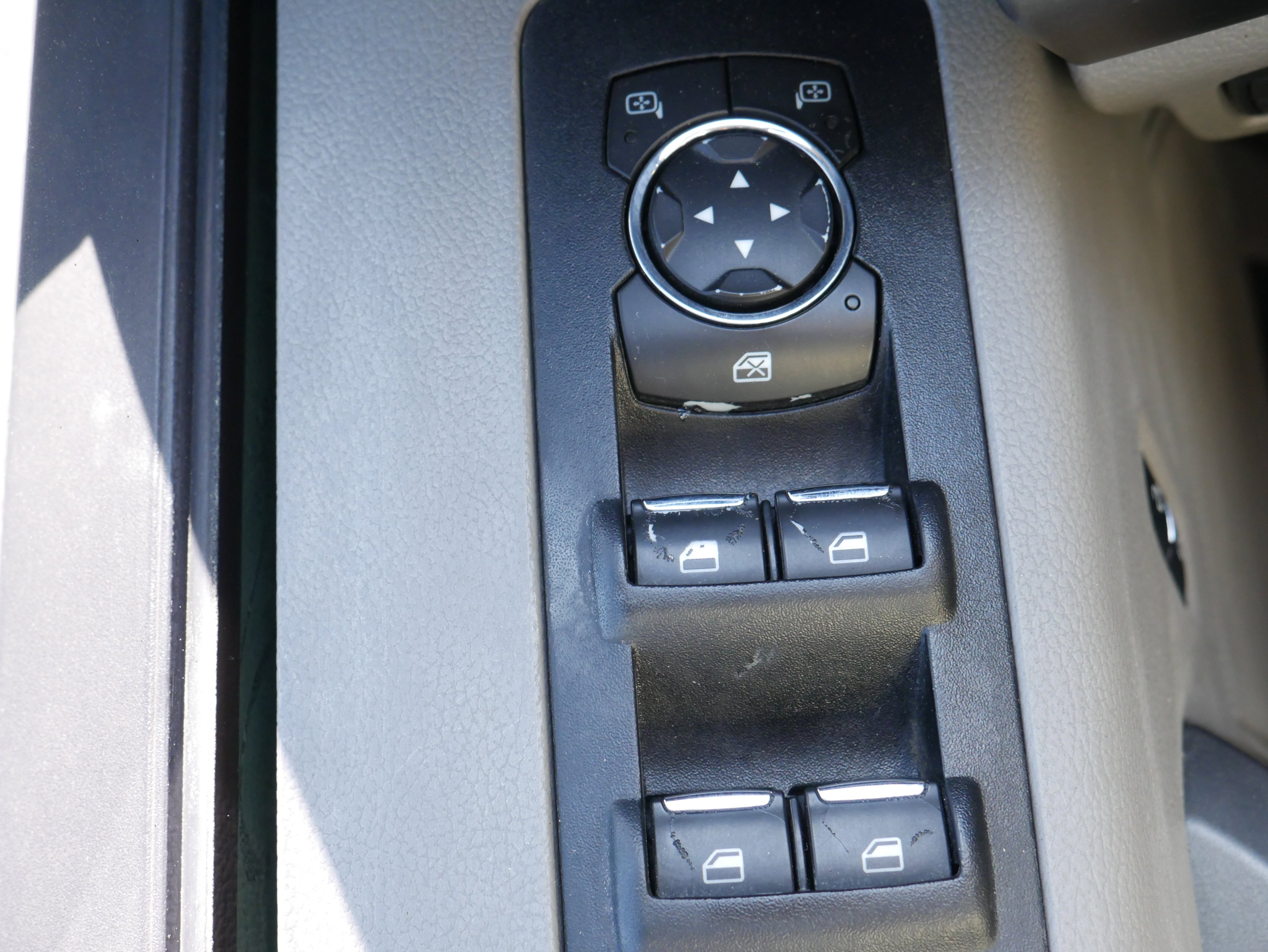 Used 2018 Wht Ford XL image 30