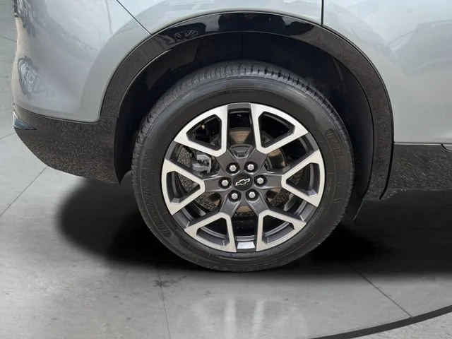 Used 2025 Sterling Gray Metallic Chevrolet RS image 29