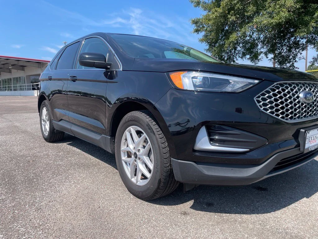 Used 2024 Black Ford SEL image 9