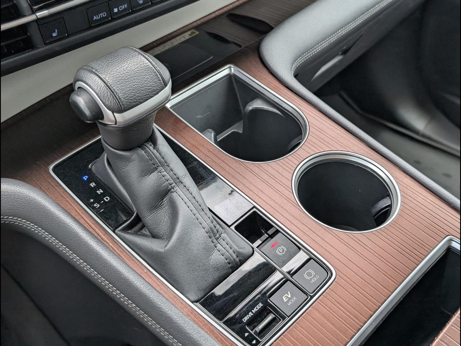 2022 Toyota Sienna XLE - Photo 18