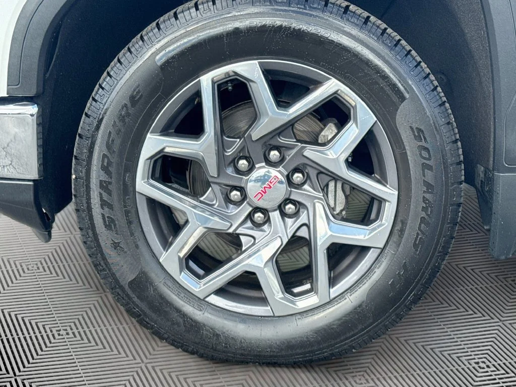 Used 2022 White GMC SLT image 34
