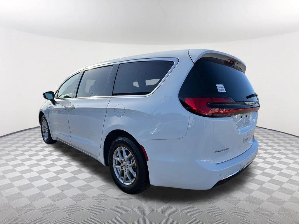 Used 2024 White Chrysler Touring L image 7