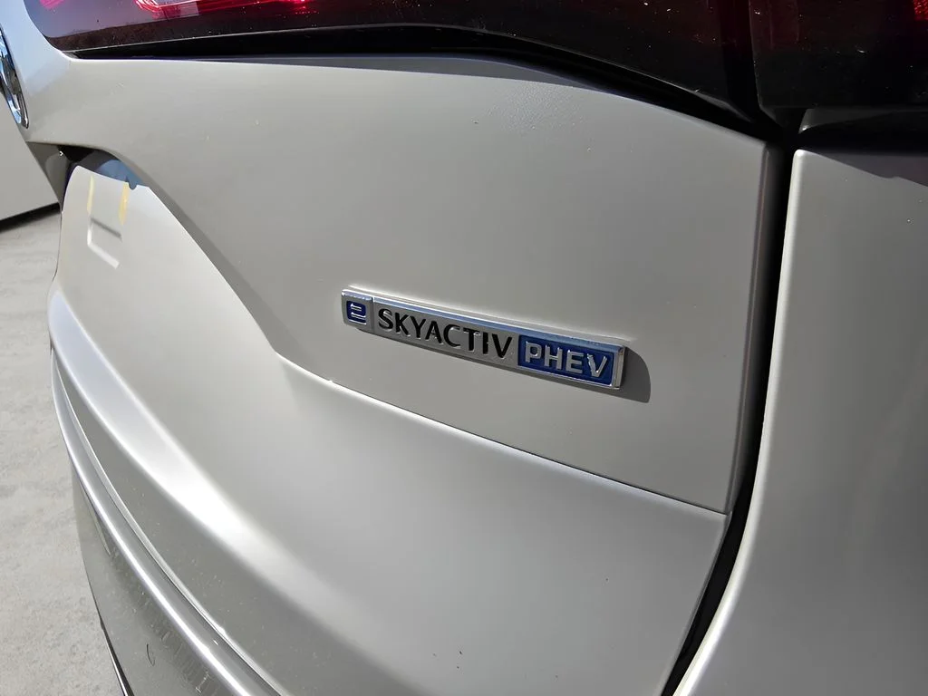 Used 2025 Platinum Quartz Mazda Premium Sport image 10
