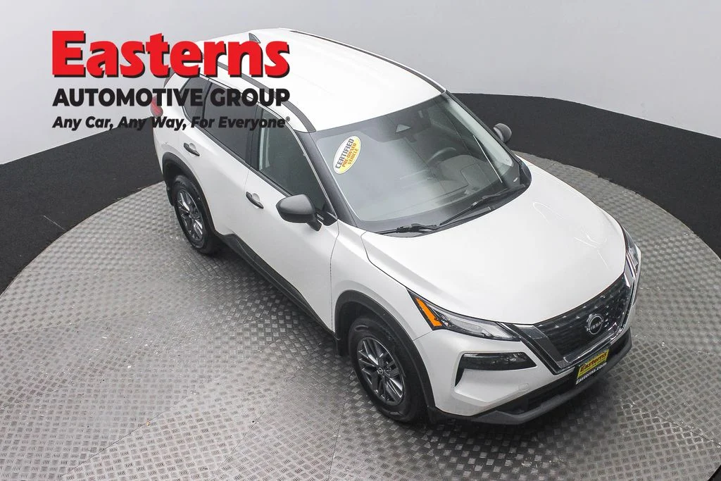 Used 2023 White Nissan S image 3