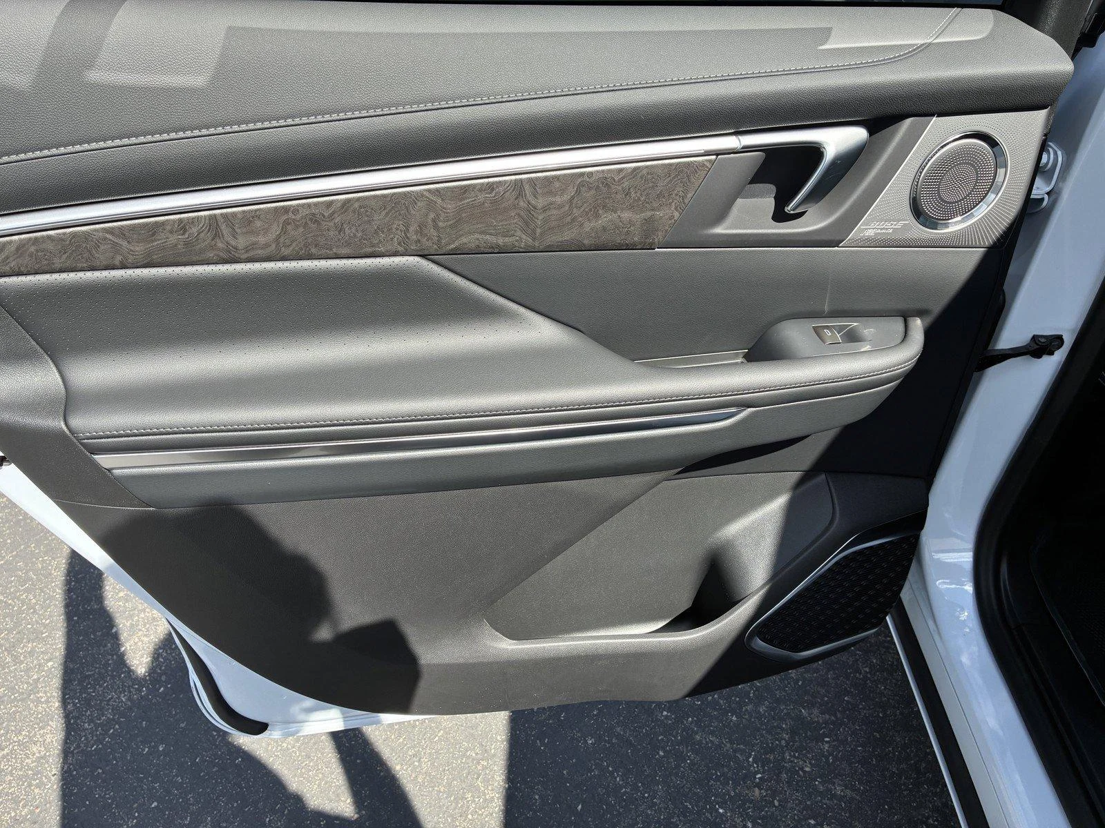 New 2027 Iridescent White Tricoat Buick Avenir image 16