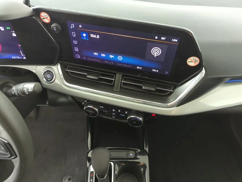 Used 2025 Summit White Chevrolet LT image 14