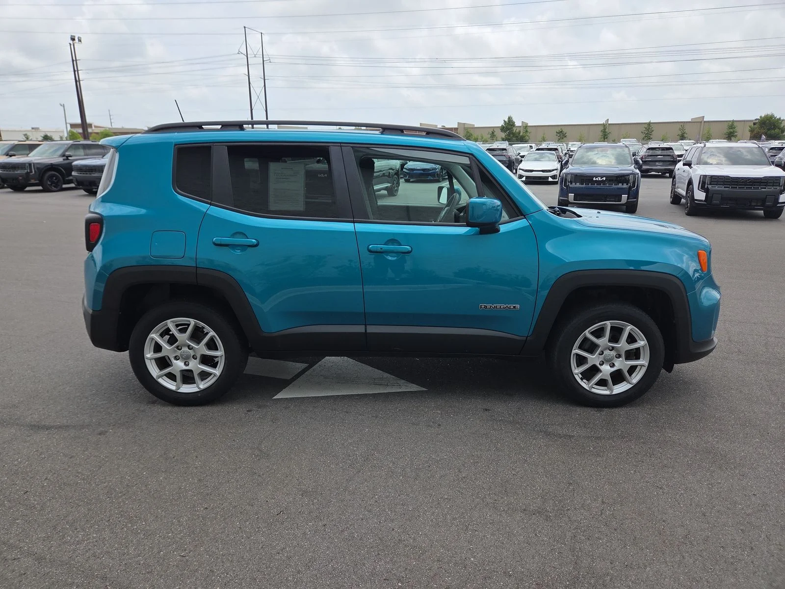 Used 2021 Bikini Metallic Clearcoat Jeep Latitude image 6