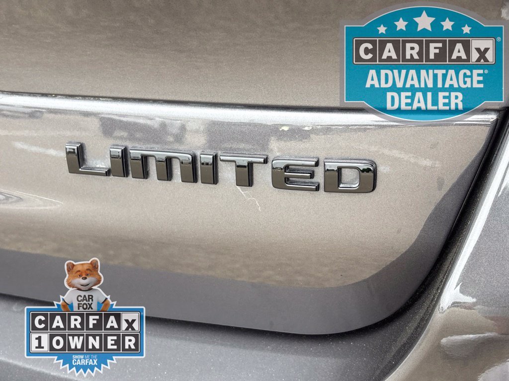 Used 2025 Gray Jeep Limited 4x4 image 9