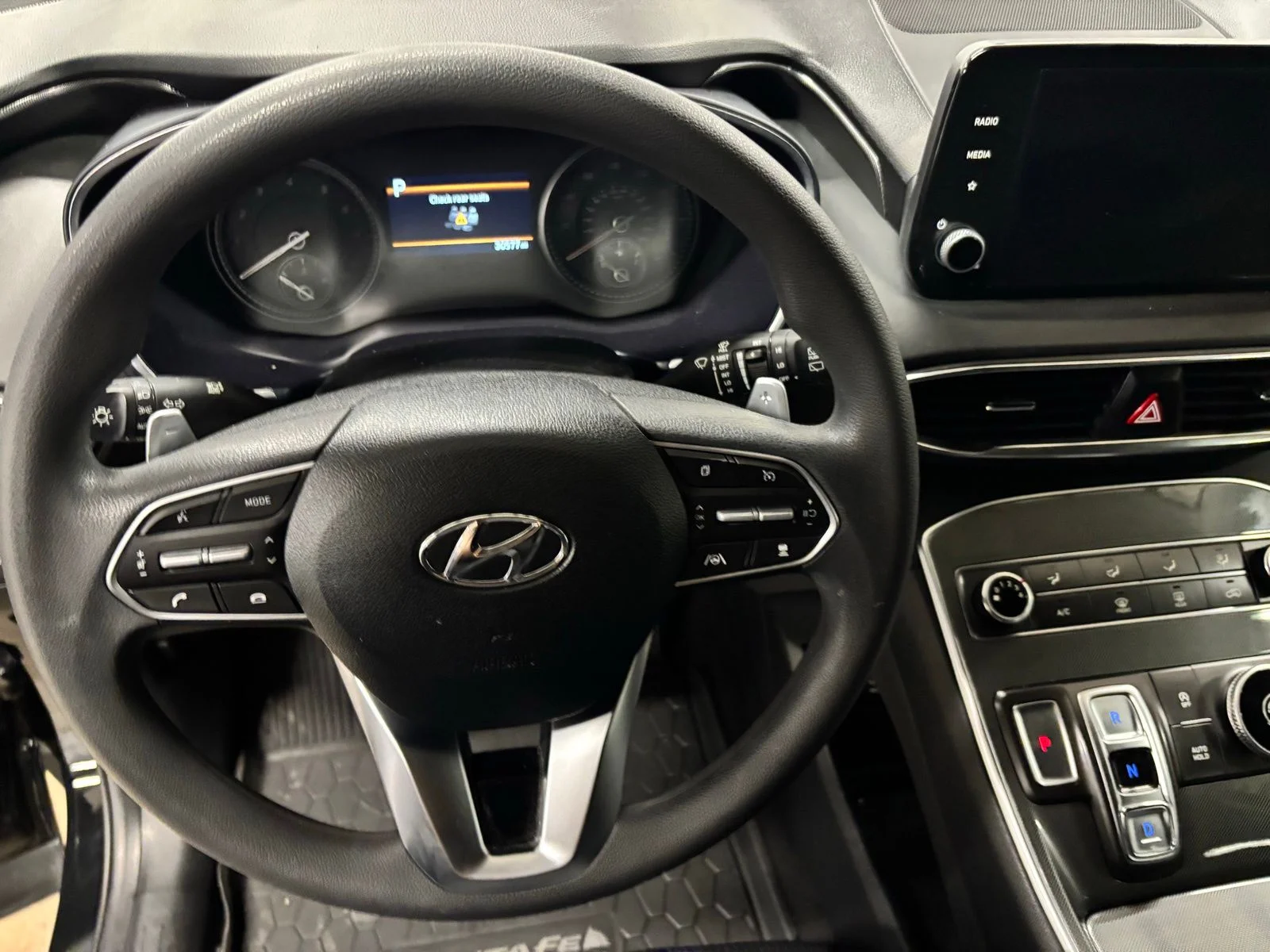 Used 2023 Black Hyundai SE image 16