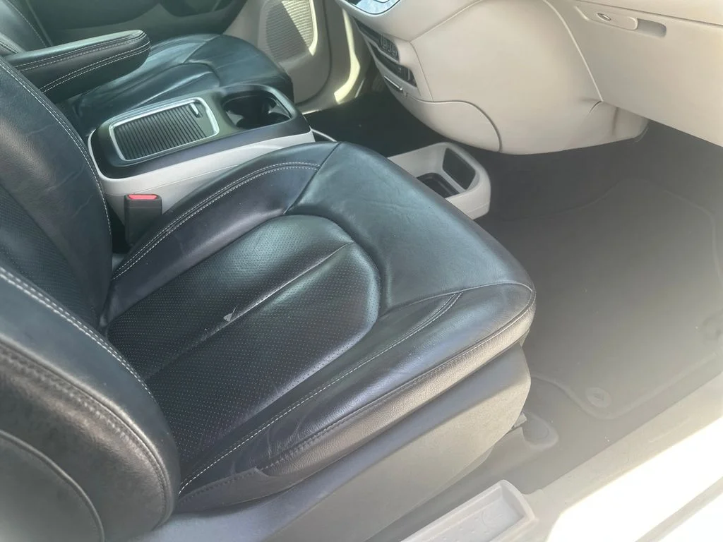 Used 2022 White Chrysler Touring L image 31
