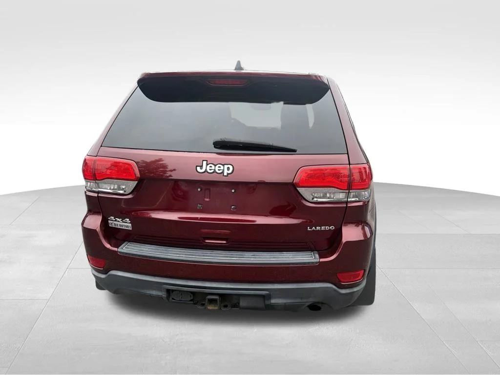 Used 2016 Red Jeep Laredo image 7