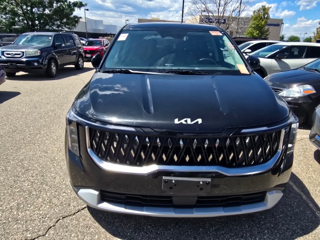 Used 2025 Aurora Black Pearl Kia LXS image 8