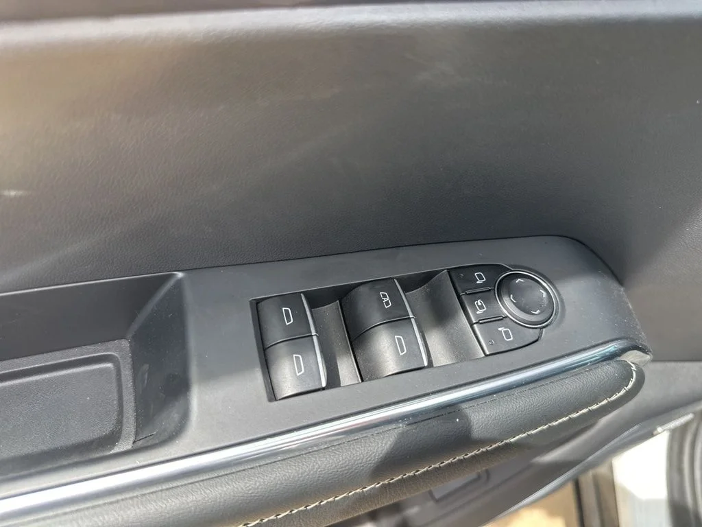 Used 2025 White GMC Denali image 10
