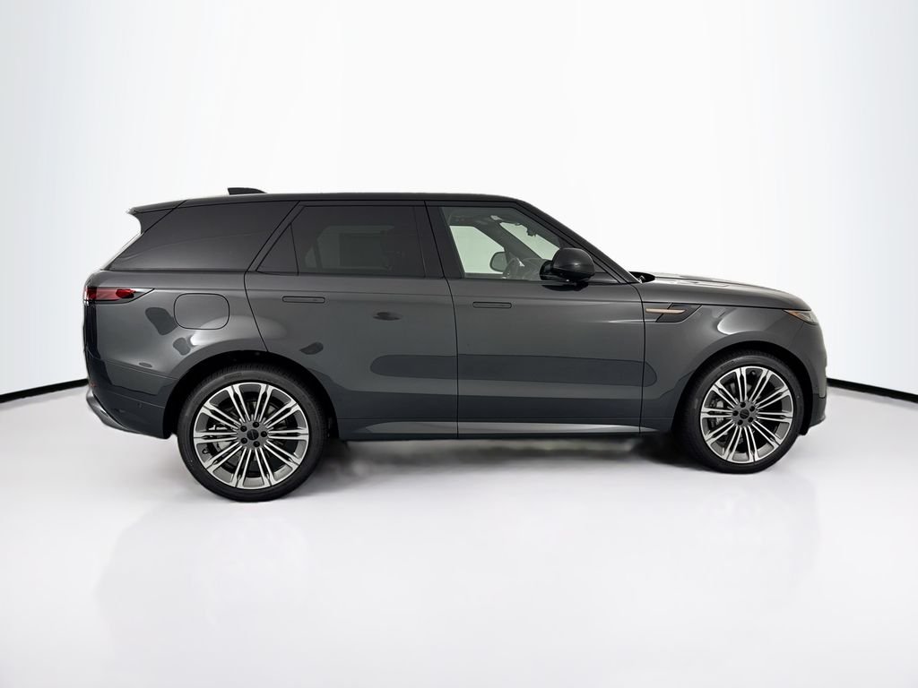 New 2026 Carpathian Grey Land Rover Dynamic SE image 4