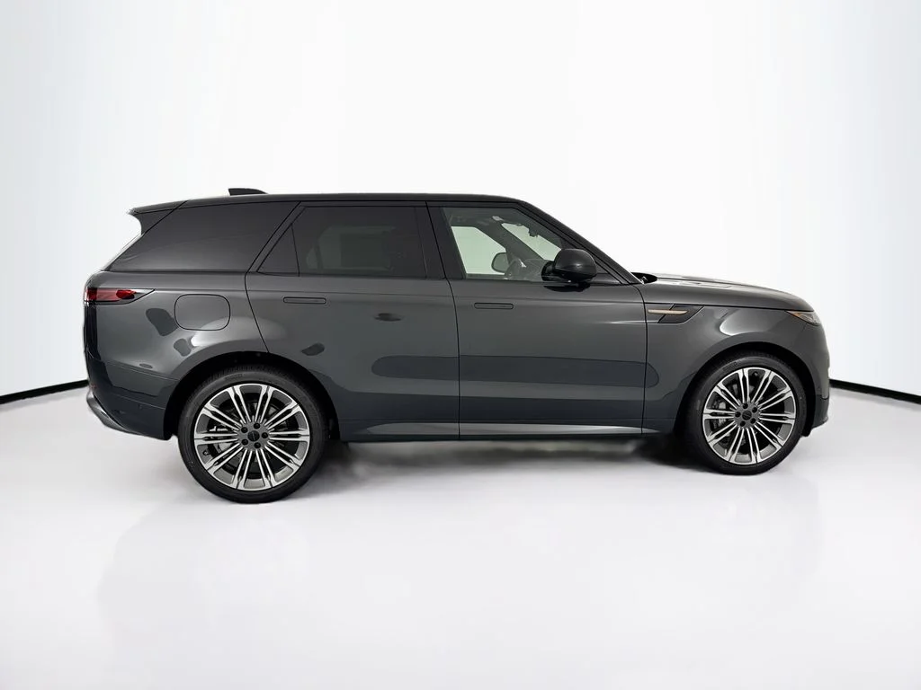 New 2026 Carpathian Grey Land Rover Dynamic SE image 4